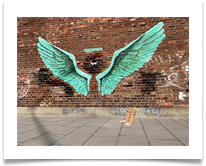 b7_HomageToMagritteWithWings - Chris Berg